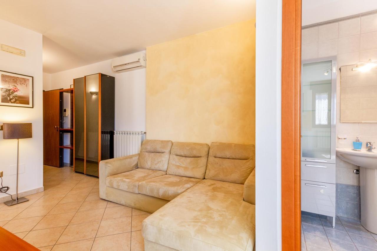 Roomy Apartment With Terrace & Parking Lecce Zewnętrze zdjęcie
