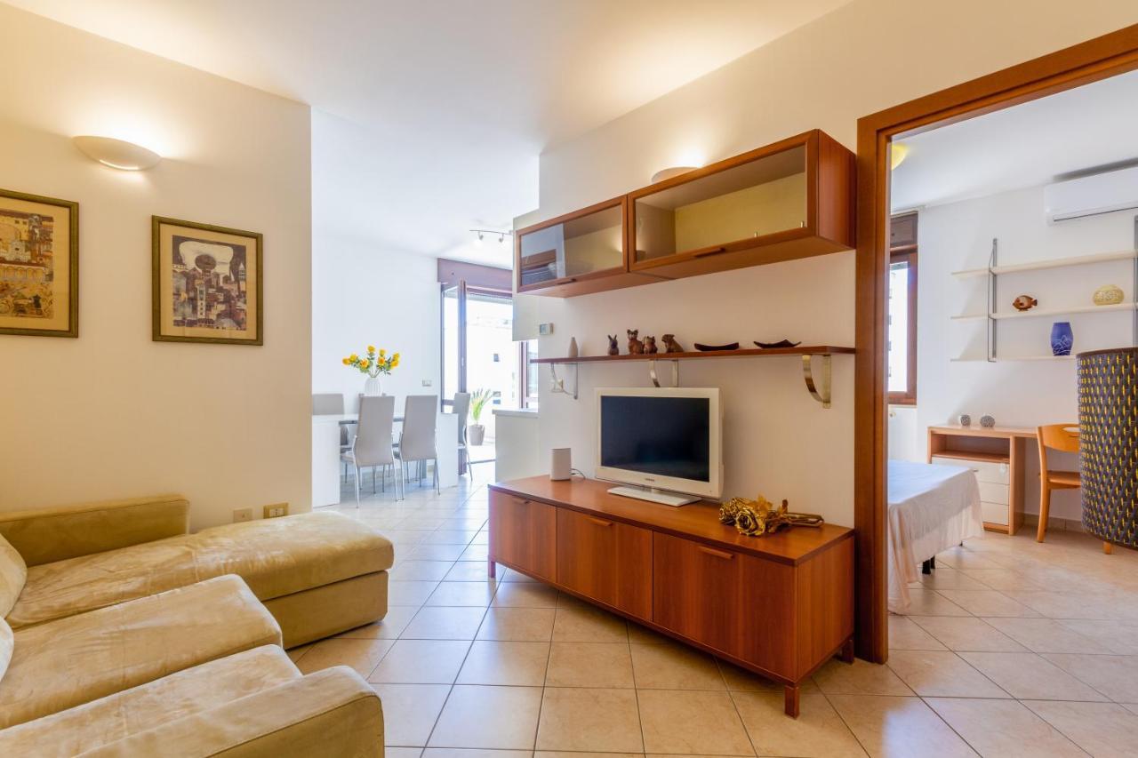 Roomy Apartment With Terrace & Parking Lecce Zewnętrze zdjęcie