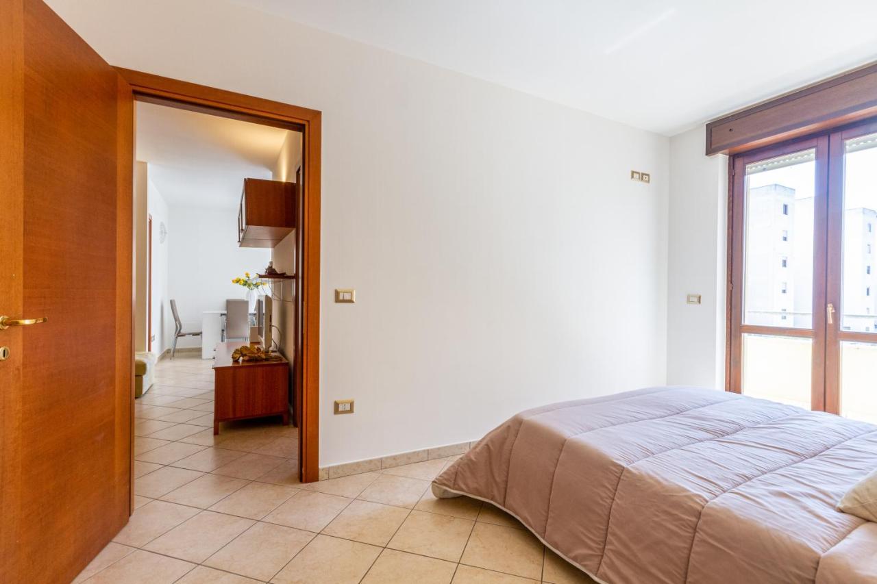 Roomy Apartment With Terrace & Parking Lecce Zewnętrze zdjęcie